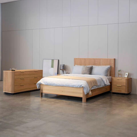 Como Queen Bedroom Suite with Dresser - 1 ONLY SPECIAL