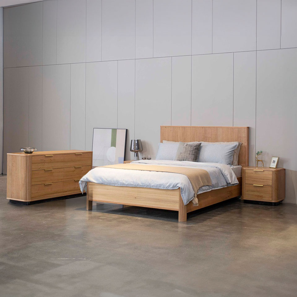 Como Queen Bedroom Suite with Dresser - 1 ONLY SPECIAL