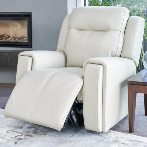 United Recliner Suite Lifestyle Photos (3)
