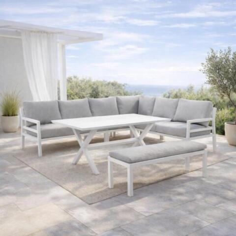Outdoor Dining Settings